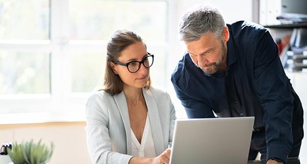 Recognize crises and secure the company